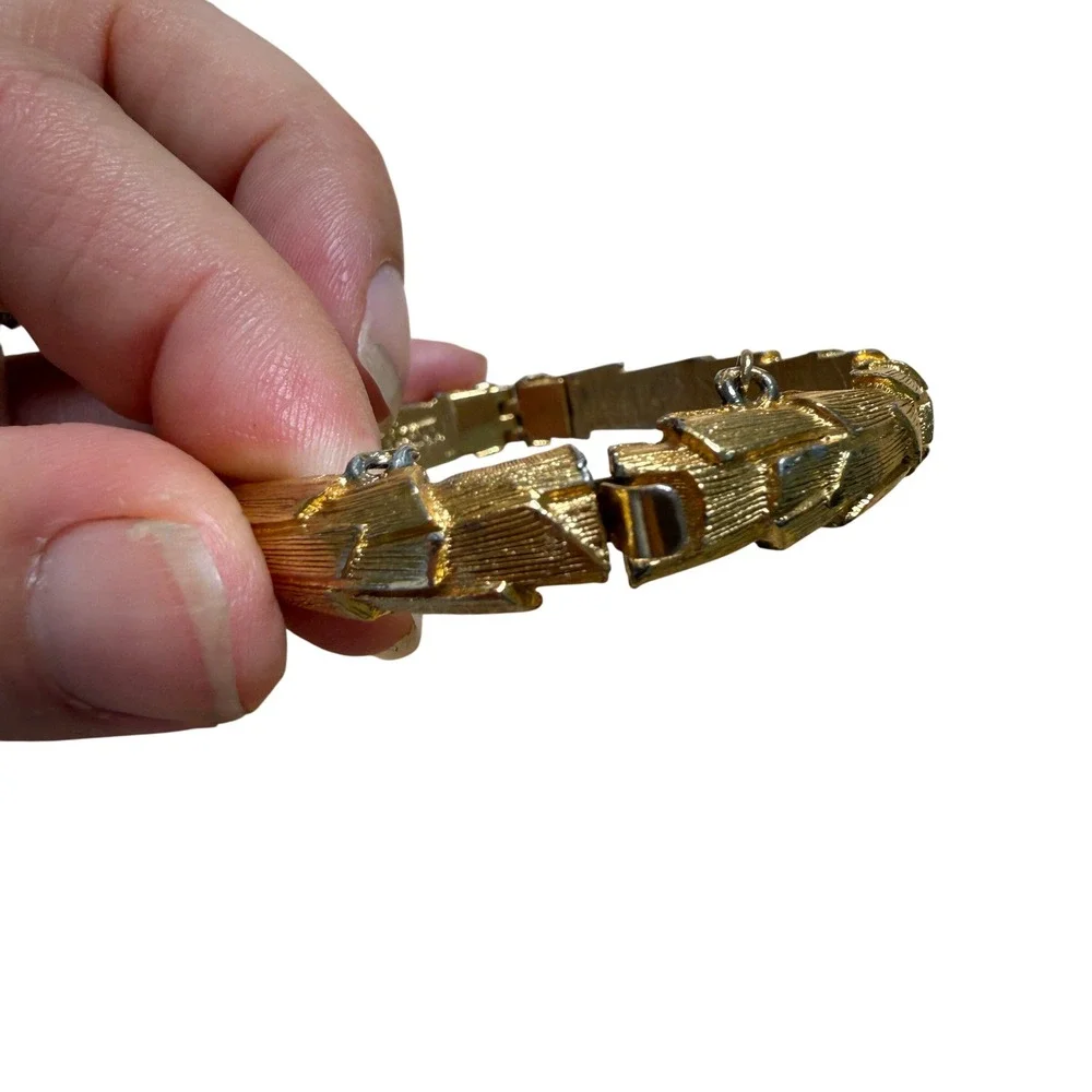 Lisner‎ Hinged Bangle Gold Tone Textured Wheat Leaf Botanical Statement
